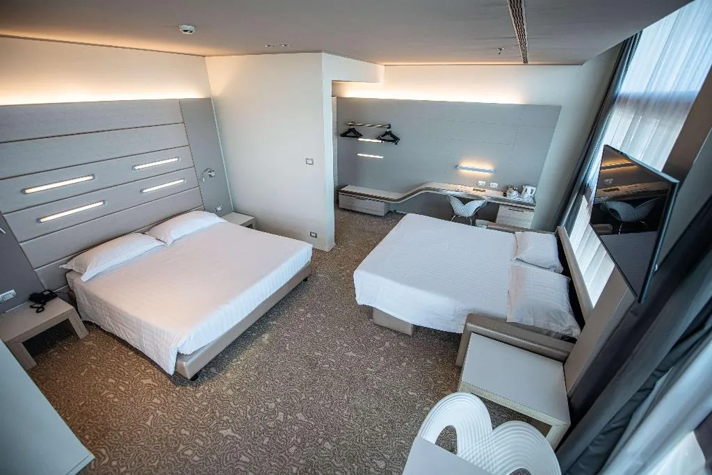Room QUEEN SIZE BED Room, Best Western Plus Net Tower Hotel Padova, Venice