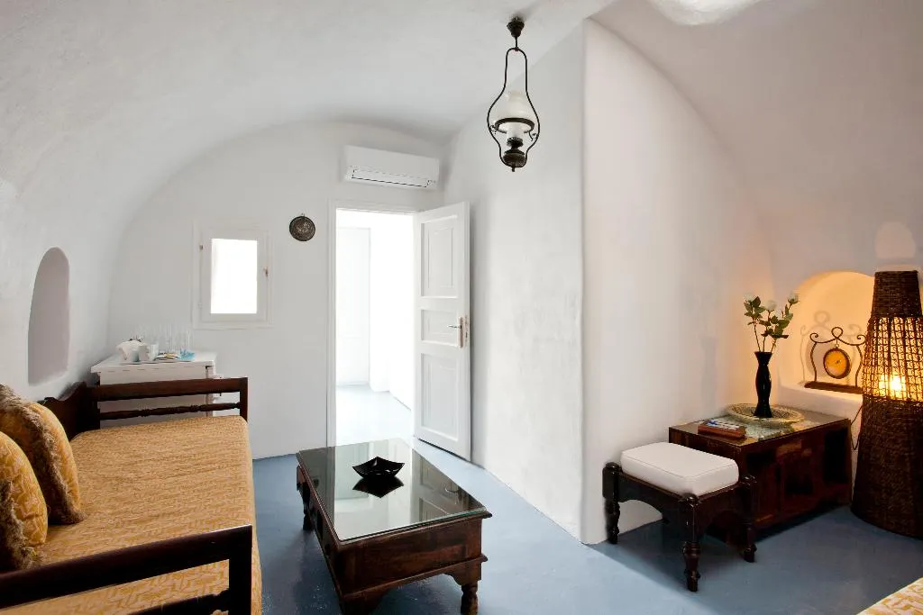VILLA LUXURY Room, Alexander's Suites, Santorini