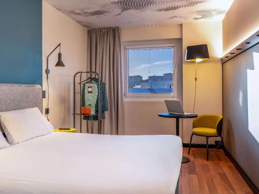 DOUBLE SUPERIOR WITH DOUBLE BED Room, Ibis Malaga Centro Ciudad, Costa Del Sol
