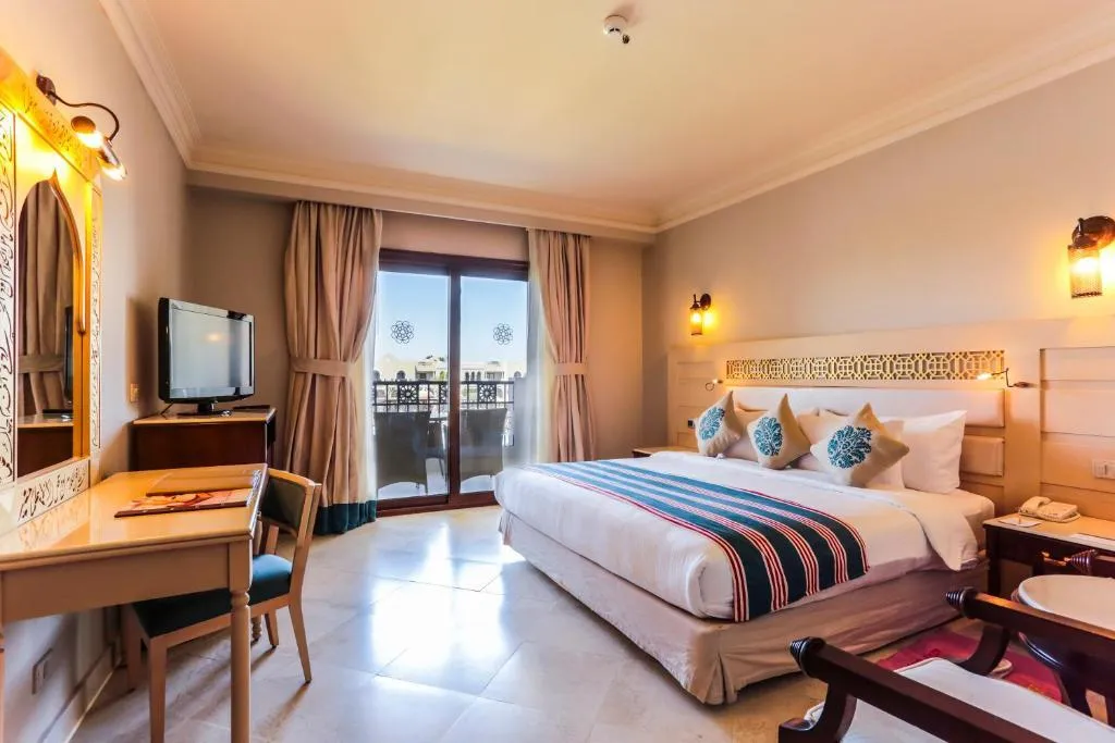 FAMILY ROOM POOL VIEW Room, Sunrise Arabian Beach Resort -Grand Select-, Red Sea Riviera