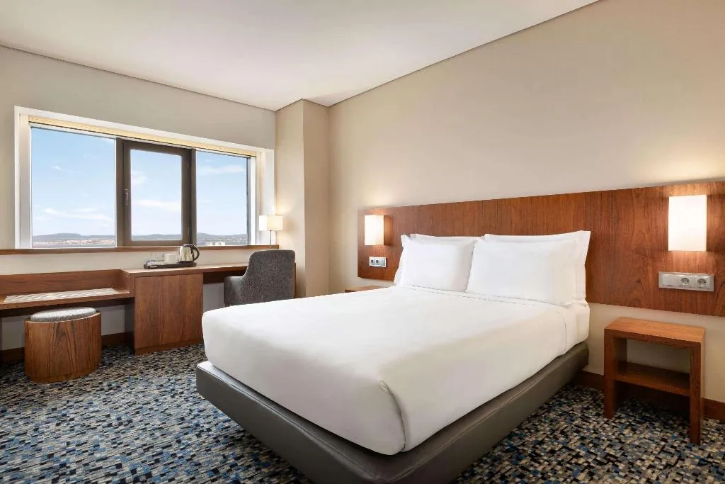 DOUBLE CITY VIEW Room, Ramada by Wyndham Lisbon, Lisbon