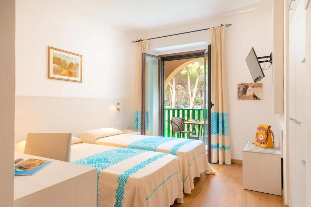 FAMILY ROOM GARDEN VIEW Room, Hotel Dei Pini, Alghero