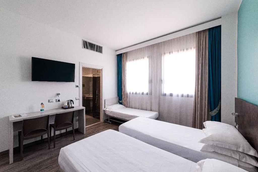 TRIPLE STANDARD Room, Phi Hotel Milano, Milan