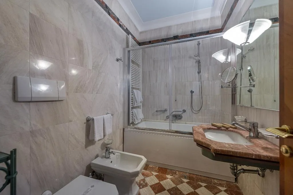 SUITE DELUXE QUEEN BED Room, Grand Hotel Ortigia, Catania