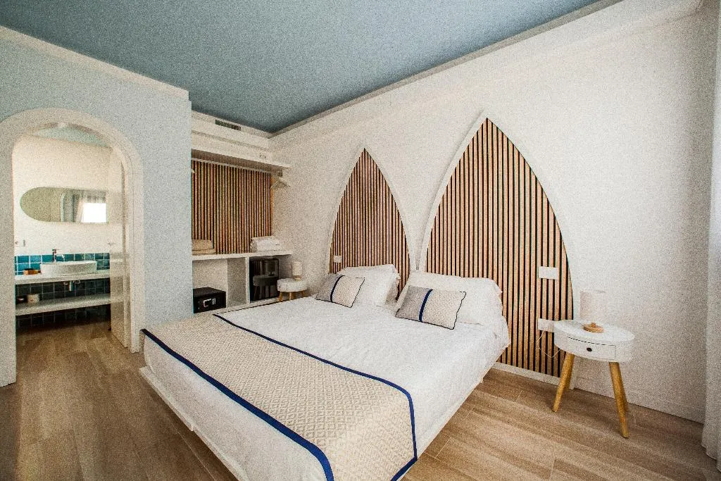 FAMILY ROOM TWO BEDROOMS TWO BATHROOMS Room, New Barcavela Hotel, Cagliari