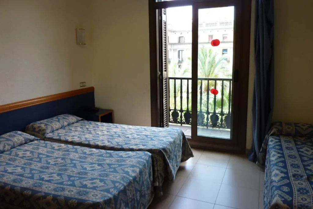 TRIPLE STANDARD Room, Roma Reial, Barcelona