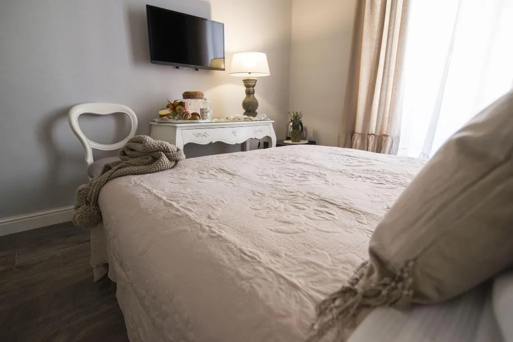 Room, Domus Deorum Deluxe, Naples