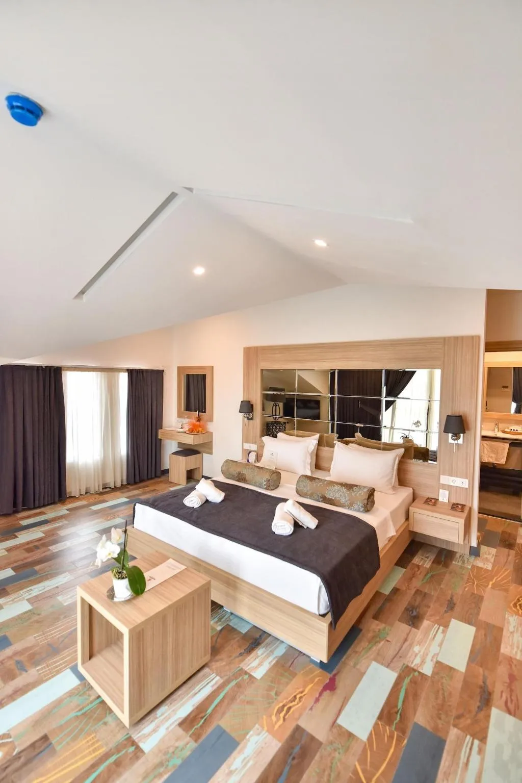 Room, Alesta Midtown, Dalaman