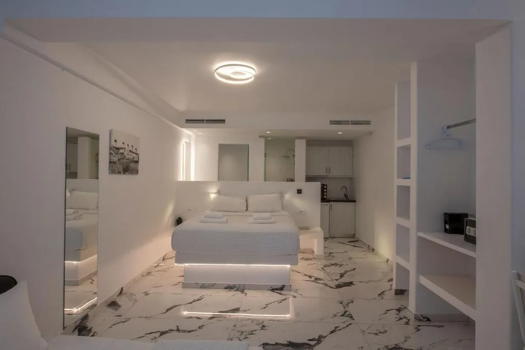 Room, Bianco A Nero, Mykonos
