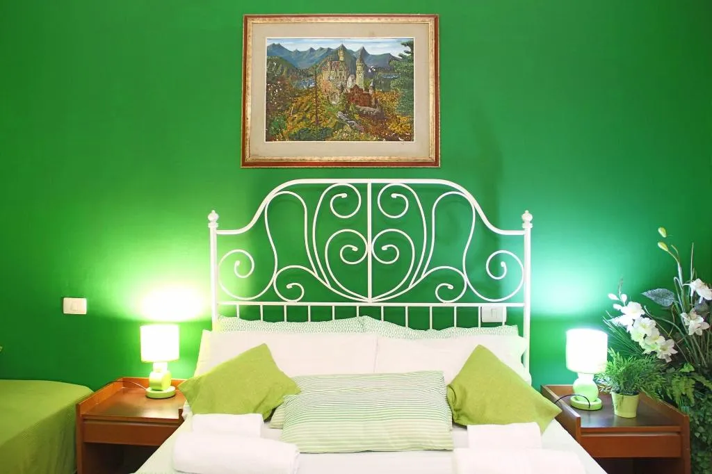 Room, Central Beds, Florence