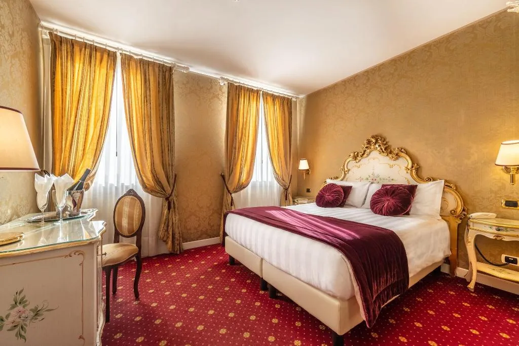 Room, A Tribute To Music, Venice