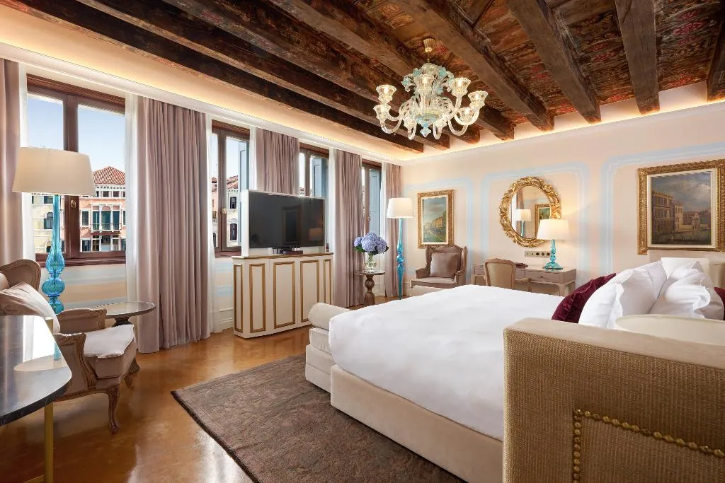 JUNIOR SUITE CANAL VIEW Room, Palazzo Giovanelli e Gran Canal, Venice