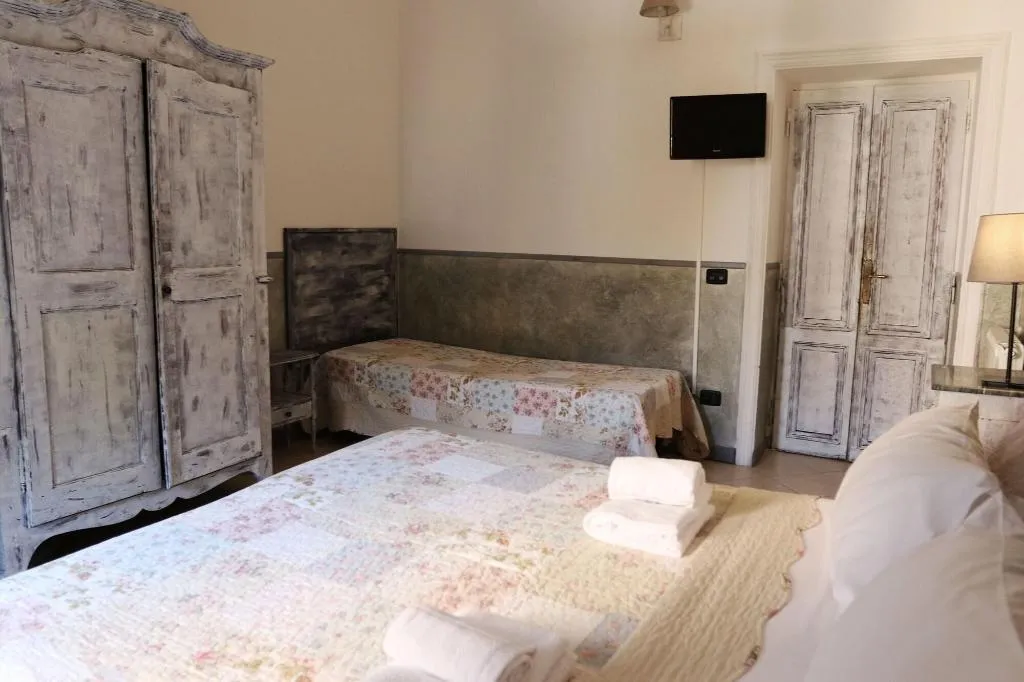 Room, Relais Indipendenza, Naples