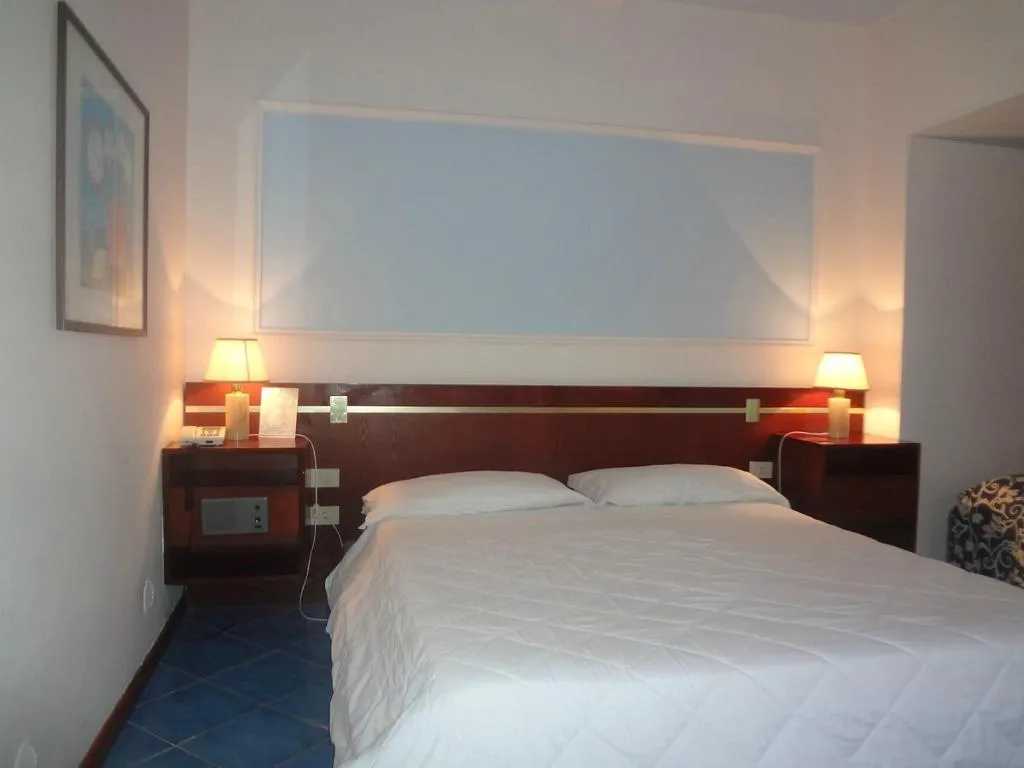 Room, Punta Quattroventi, Naples