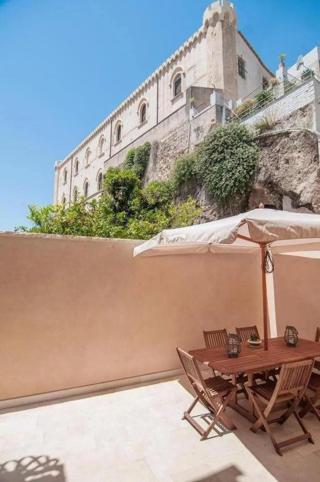 Room, Intalloi, Catania