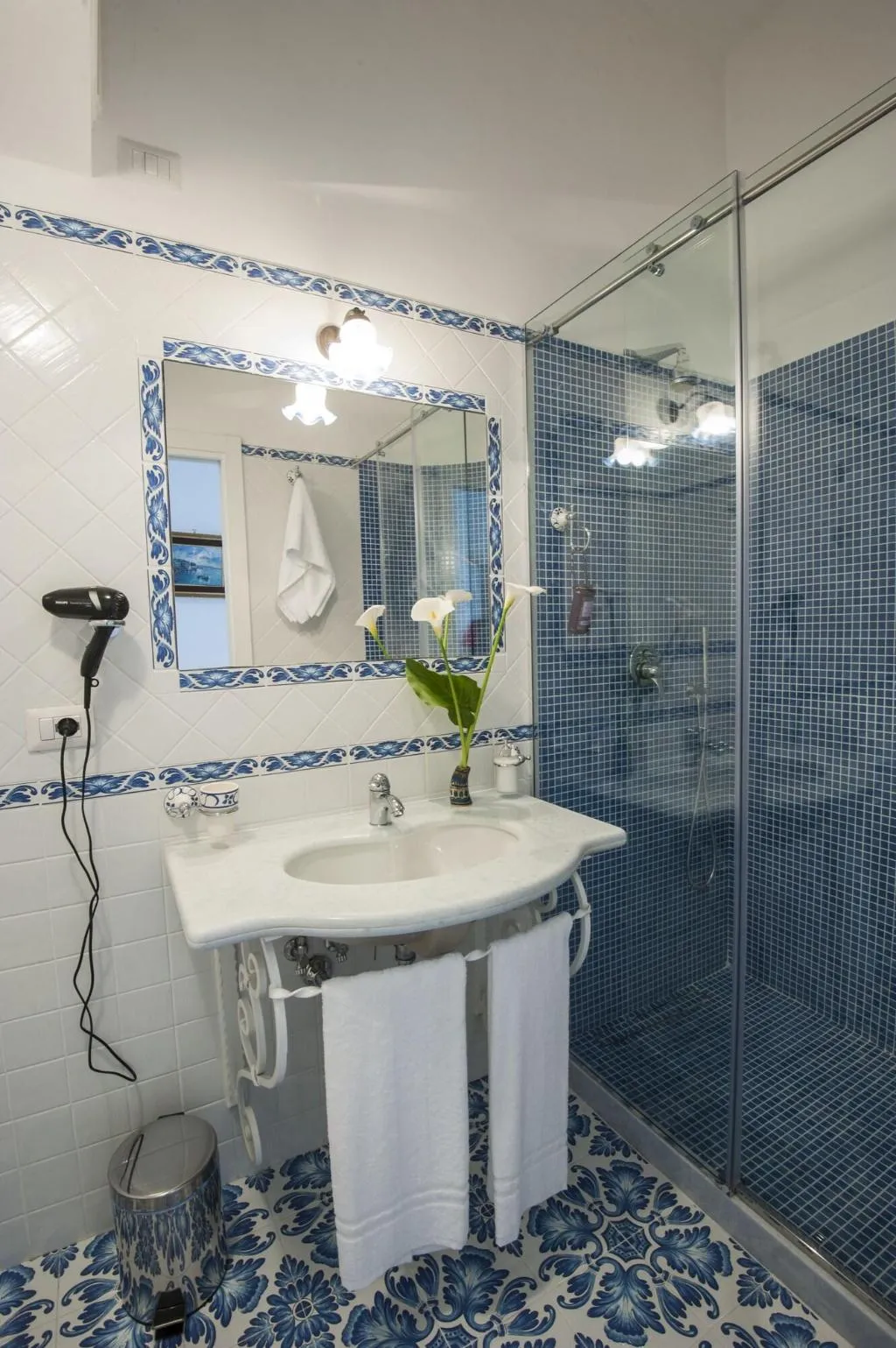 Room, Surriento Suites, Naples