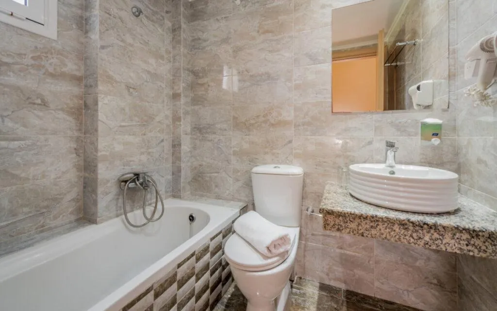 TWIN SUPERIOR WITH BALCONY Room, Dennys Inn, Zante