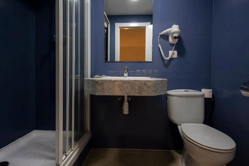 TRIPLE STANDARD Room, Yomo Hostal Bcn Port, Barcelona
