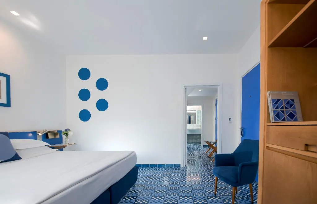 FAMILY ROOM PARK VIEW Room, Parco Dei Principi, Naples