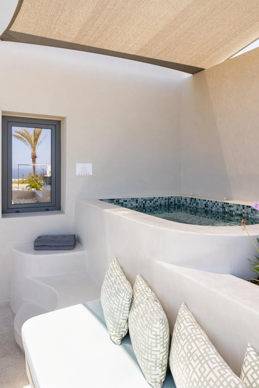 SUITE WITH JACUZZI Room, Hotiday Santorini Mesaria, Santorini