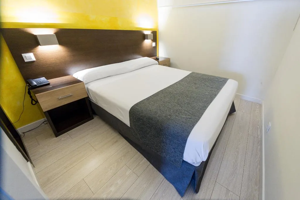APARTMENT CAPACITY 4 Room, Apartamentos Recoletos, Madrid