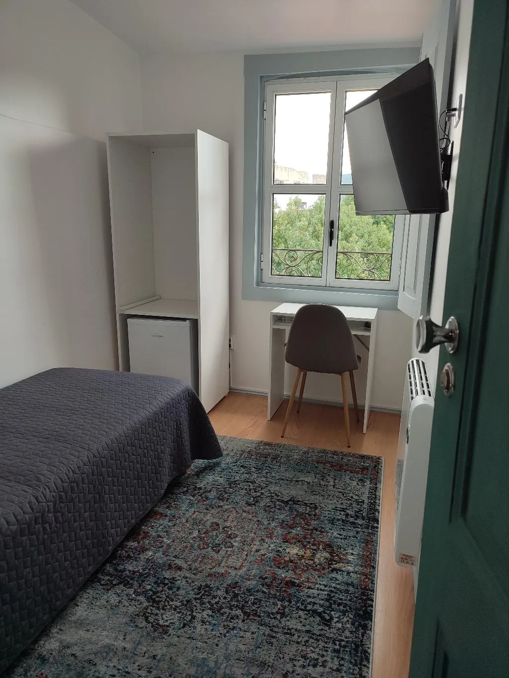 SINGLE Shared external bathroom Room, Vila Santa Cruz Guest House, Porto