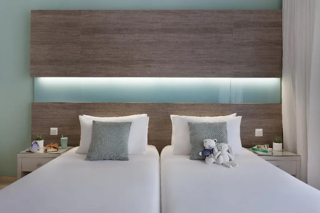 FAMILY ROOM STANDARD Room, Hotel 115 The Strand Hotel and Suites, Malta