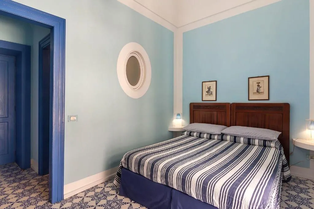Room, Casa Astarita, Naples