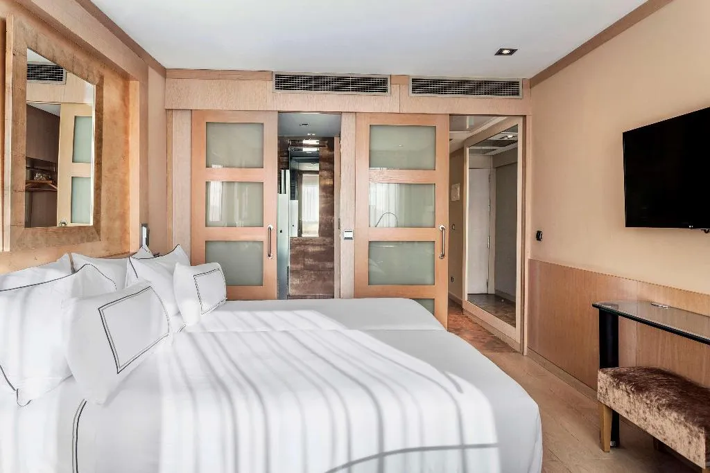 TWIN STANDARD Room, Melia Madrid Princesa, Madrid