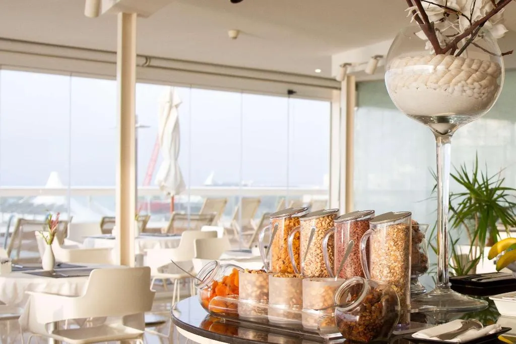Restaurant, Suit d M correct code to use 3695, Costa Blanca