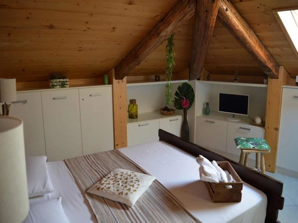 Room, B&B La Mansarda, Naples