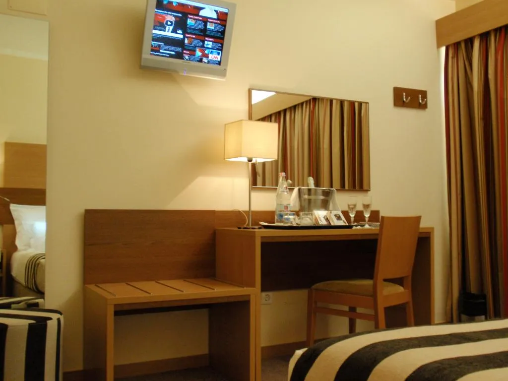 DOUBLE BASIC Room, Hotel Principe Lisboa, Lisbon