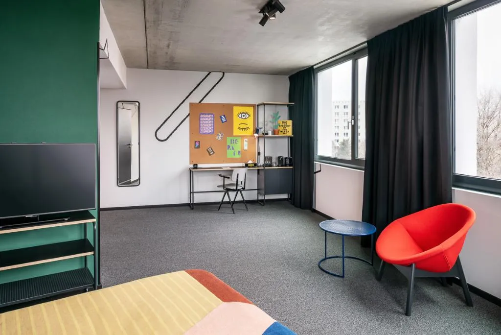 DOUBLE DELUXE KING BED Room, The Social Hub Berlin, Berlin