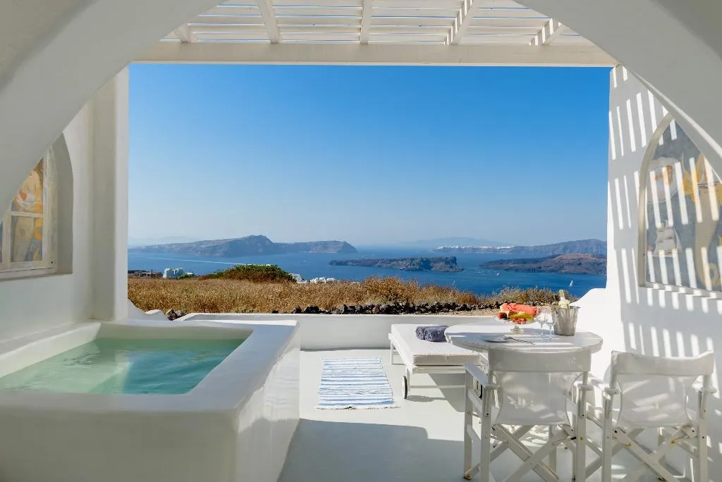 SUITE DELUXE WITH JACUZZI Room, Kalestesia Suites, Santorini