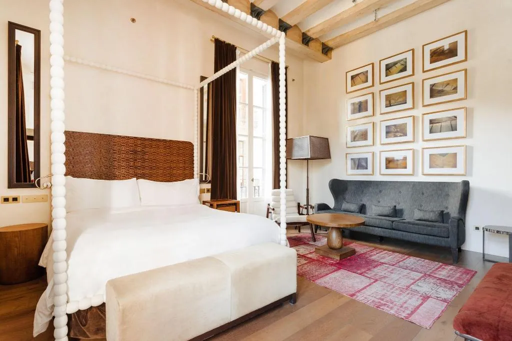 SUITE CITY VIEW KING BED Room, Do: Placa Reial, Barcelona
