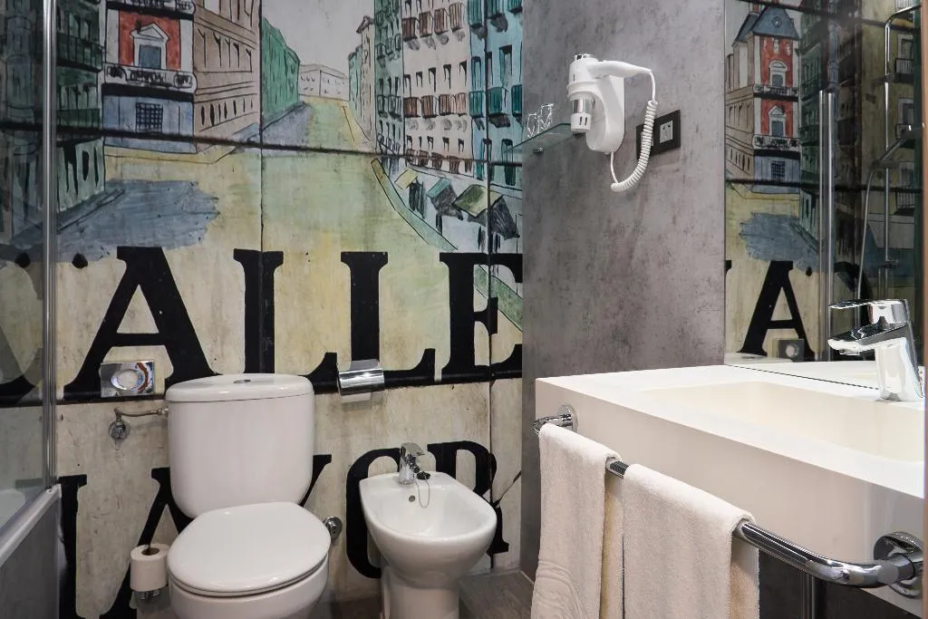 DOUBLE STANDARD Room, Puerta de Toledo, Madrid