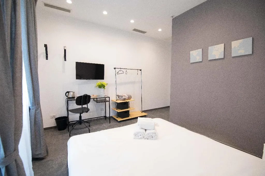 DOUBLE BASIC Room, Quattro Briganti, Naples