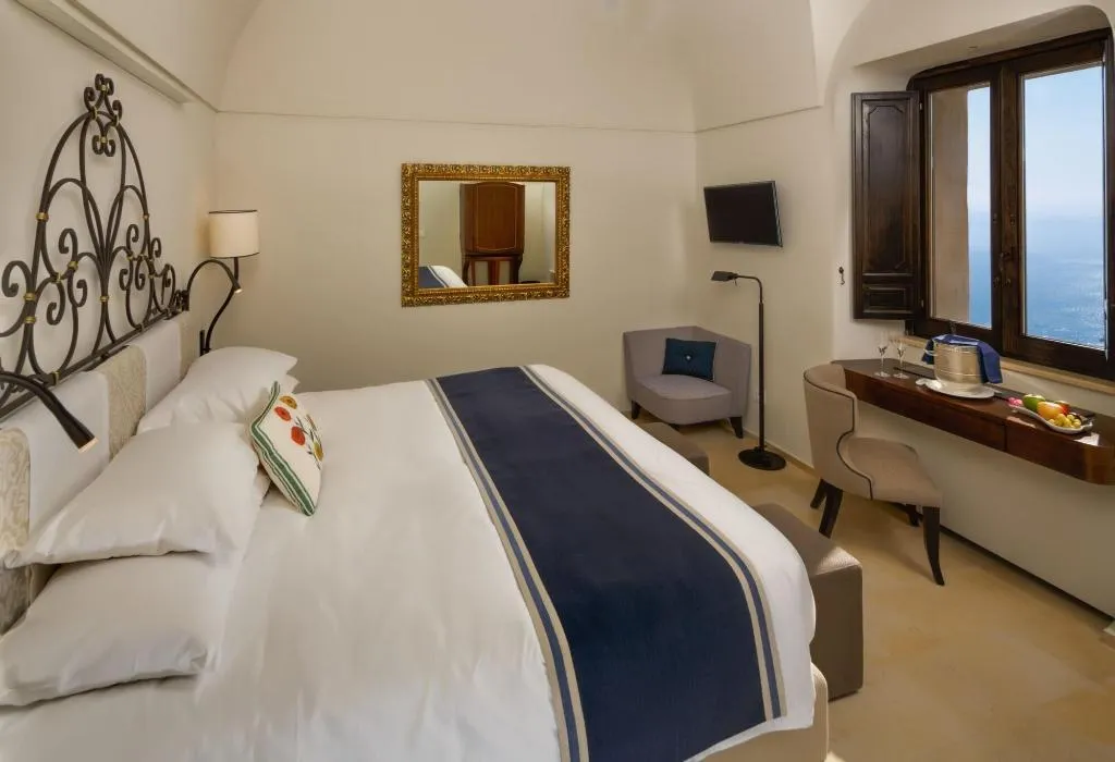 Room, Monastero Santa Rosa Hotel & Spa, Naples