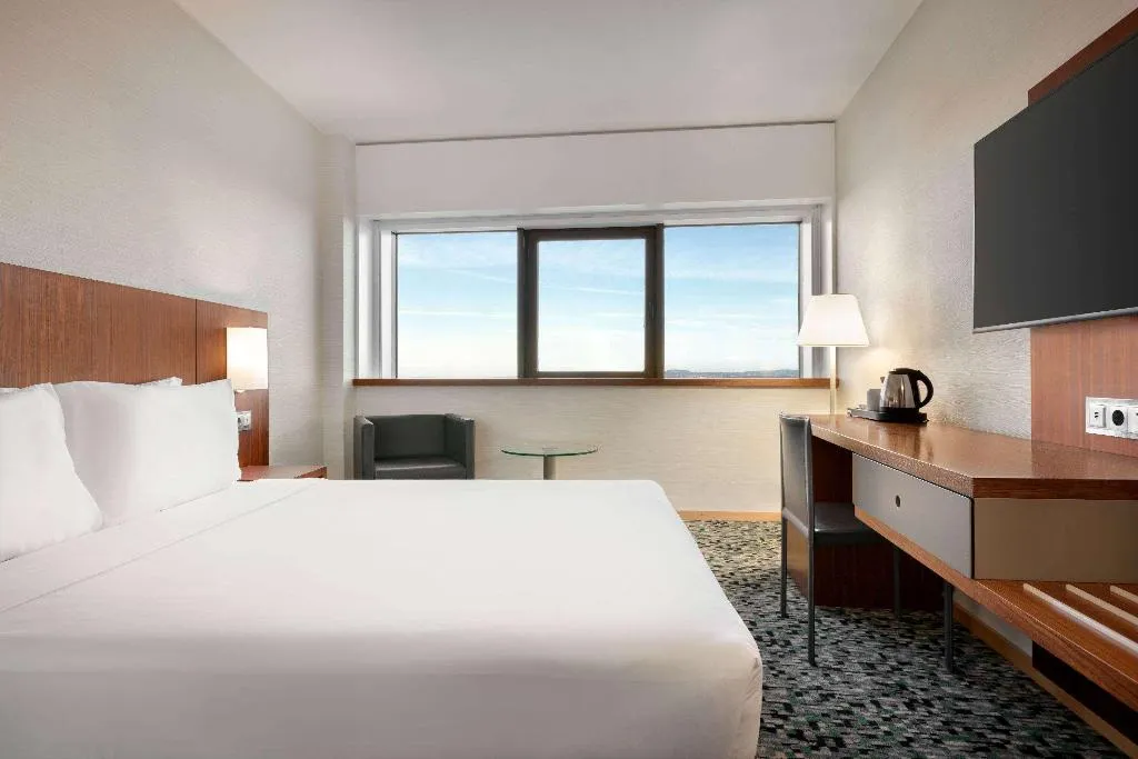 Double or Twin RIVER VIEW Room, Ramada by Wyndham Lisbon, Lisbon