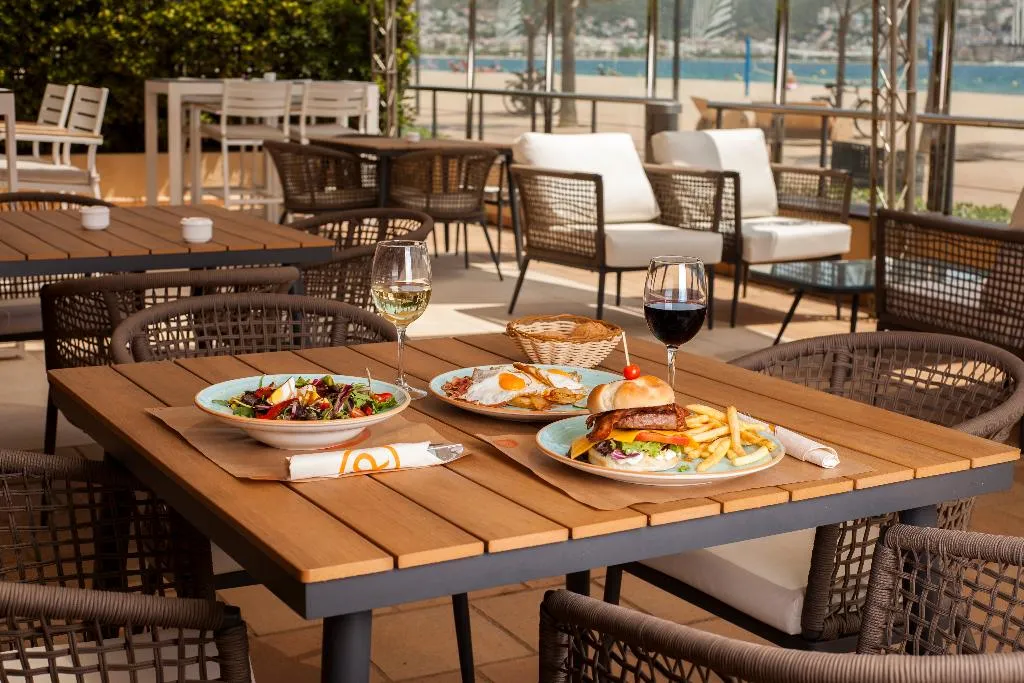 Bar, Hotel Monterrey Roses by Pierre & Vacances, Costa Brava