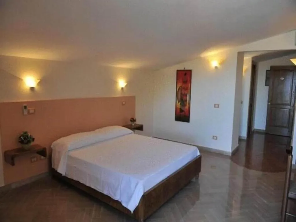 Room, Le Due Sirene, Naples
