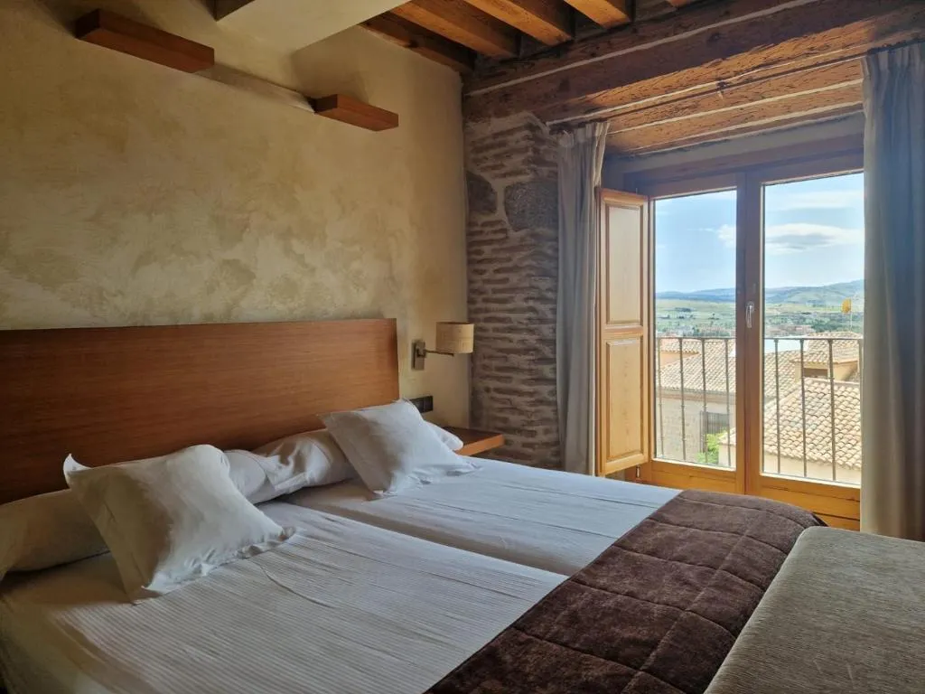 TWIN WITH VIEWS Room, Las Leyendas, Madrid