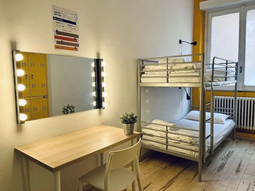 Room, Queen Hostel, Milan