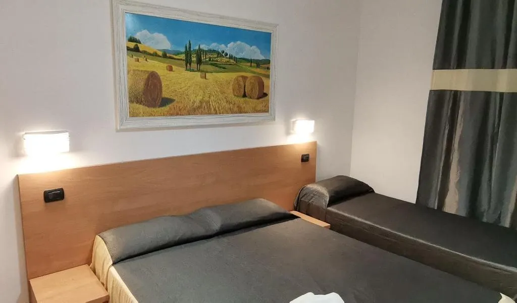 Room, Angelica, Naples