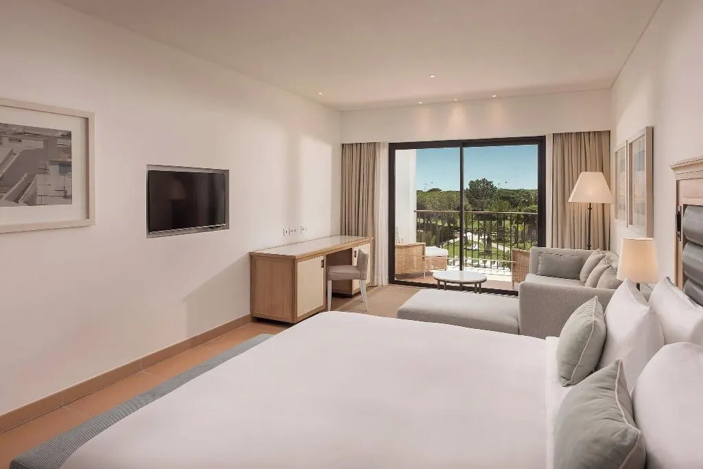 JUNIOR SUITE POOL VIEW Room, Pine Cliffs Hotel, a Luxury Collection Resort, Algarve