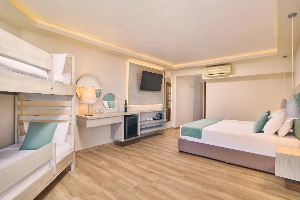 FAMILY ROOM POOL VIEW Room, Tsilivi Beach, Zante