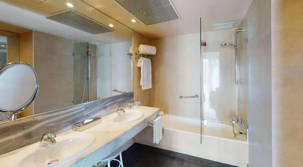 Room, Radisson RED Madrid, Madrid