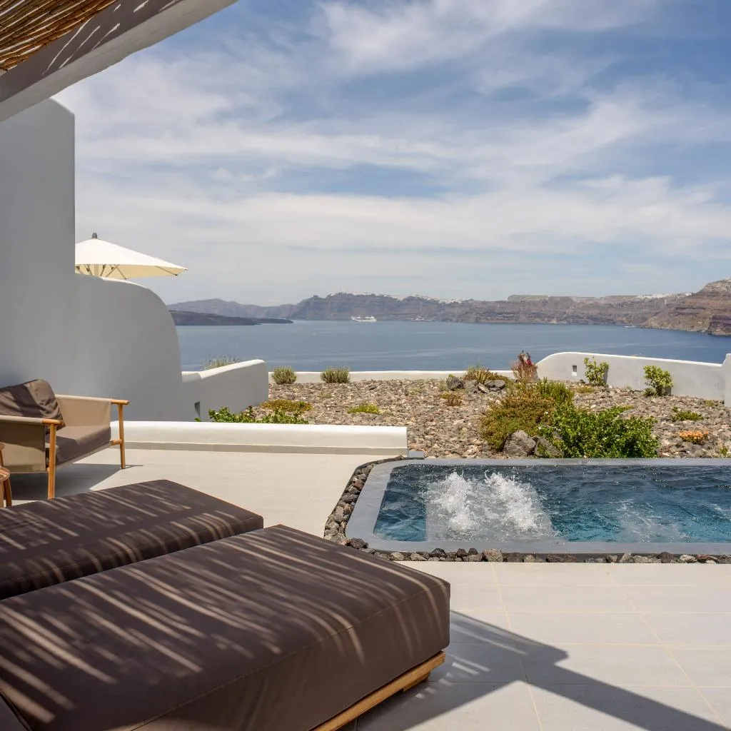 SUITE DELUXE WITH PRIVATE POOL Room, Neptune Luxury Spa Suites, Santorini