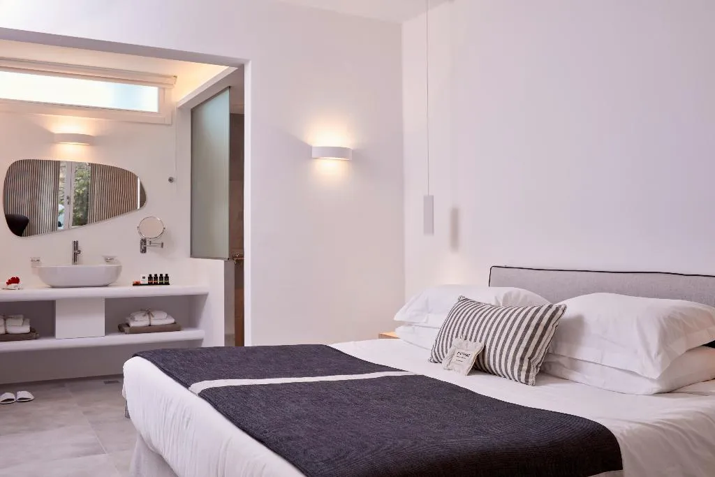 JUNIOR SUITE STANDARD Room, Mykonos Princess Hotel, Mykonos