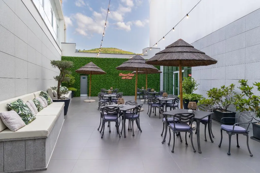 Terrace, Boticas Hotel - Art & Spa, Porto